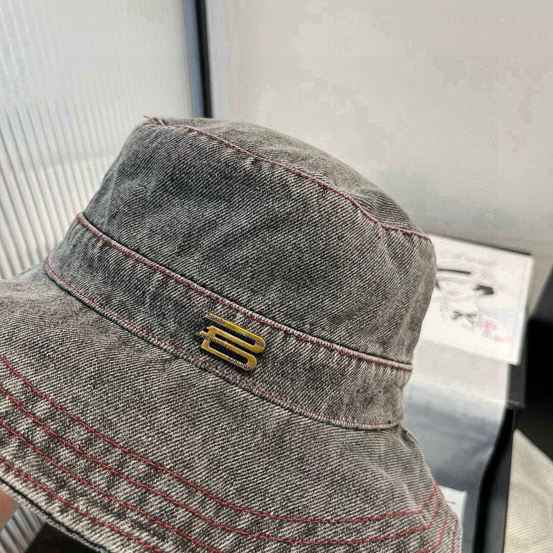 🆕

巴黎世家牛仔渔夫帽，头围57cm