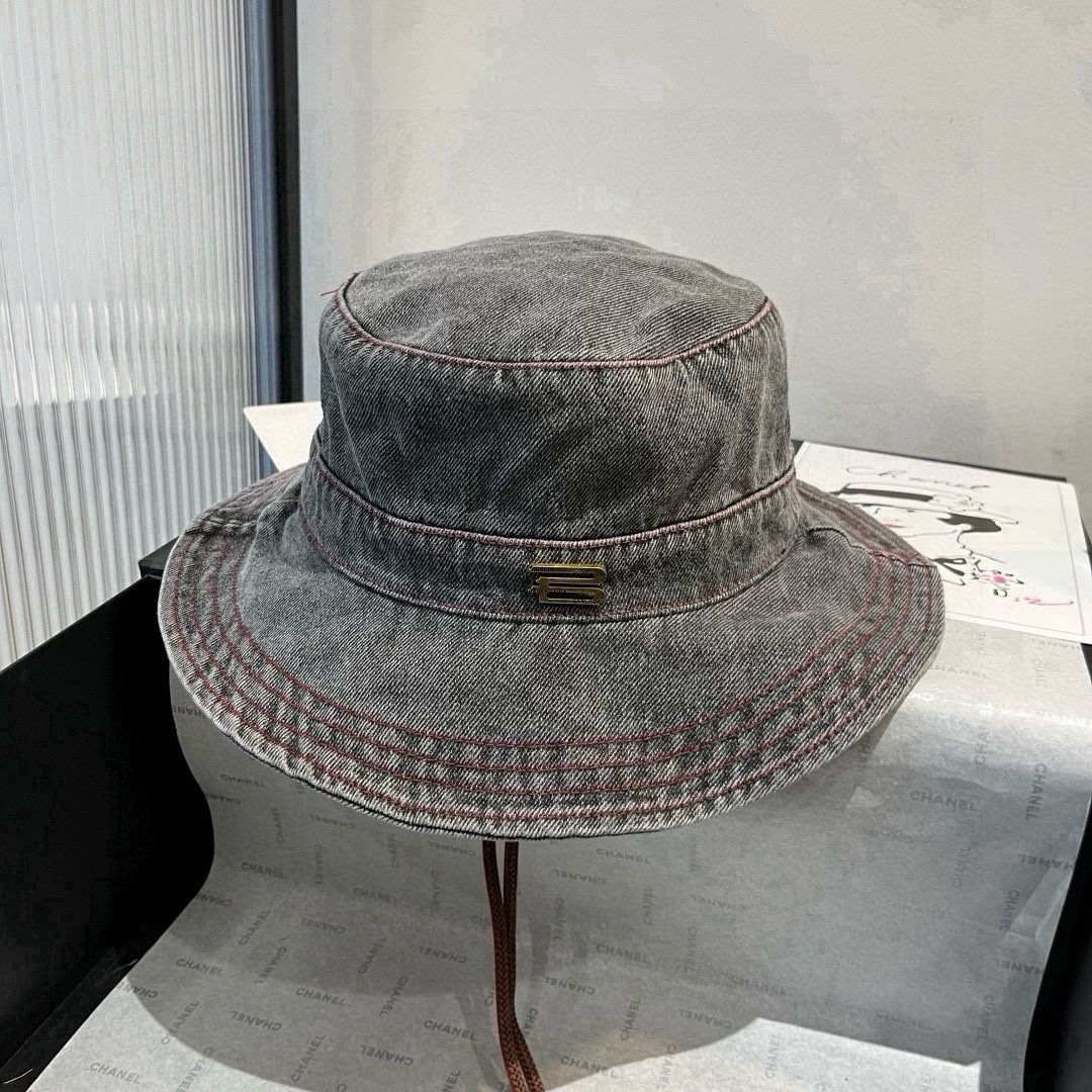 🆕

巴黎世家牛仔渔夫帽，头围57cm