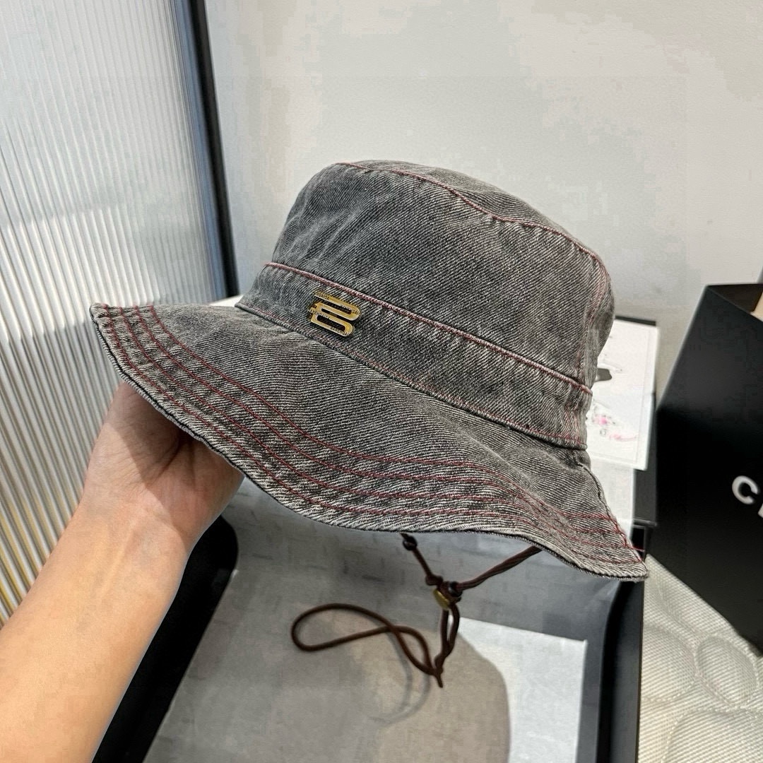 🆕

巴黎世家牛仔渔夫帽，头围57cm