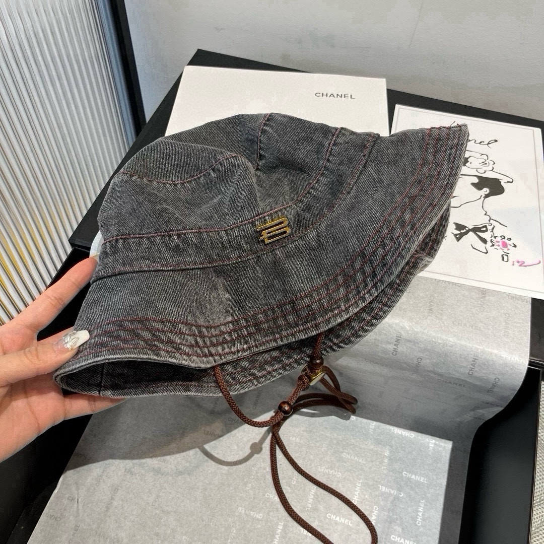 🆕

巴黎世家牛仔渔夫帽，头围57cm