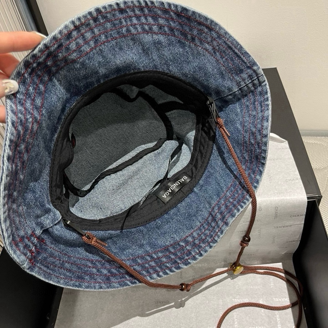 🆕

巴黎世家牛仔渔夫帽，头围57cm