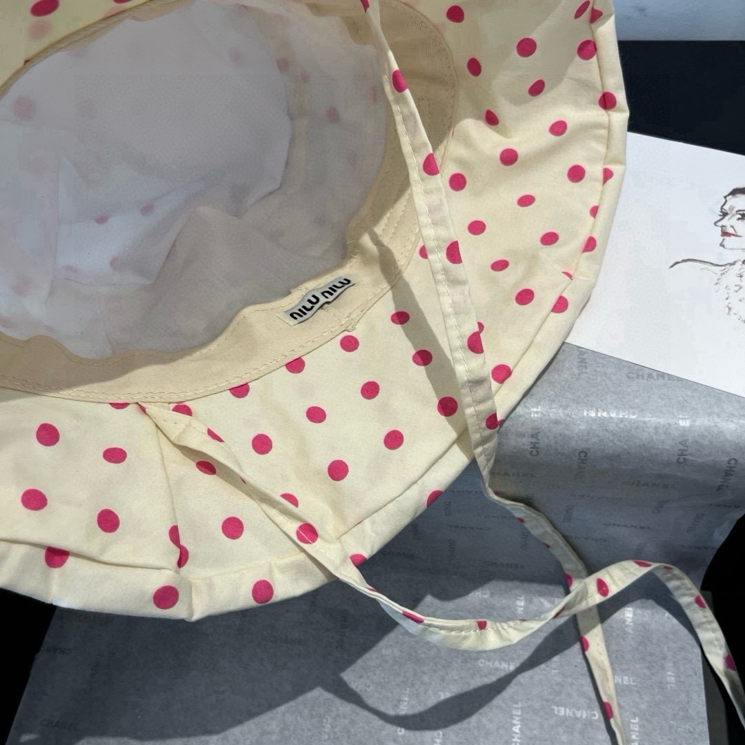 🆕

miumiu缪缪新款渔夫帽，遮阳帽，头围57cm