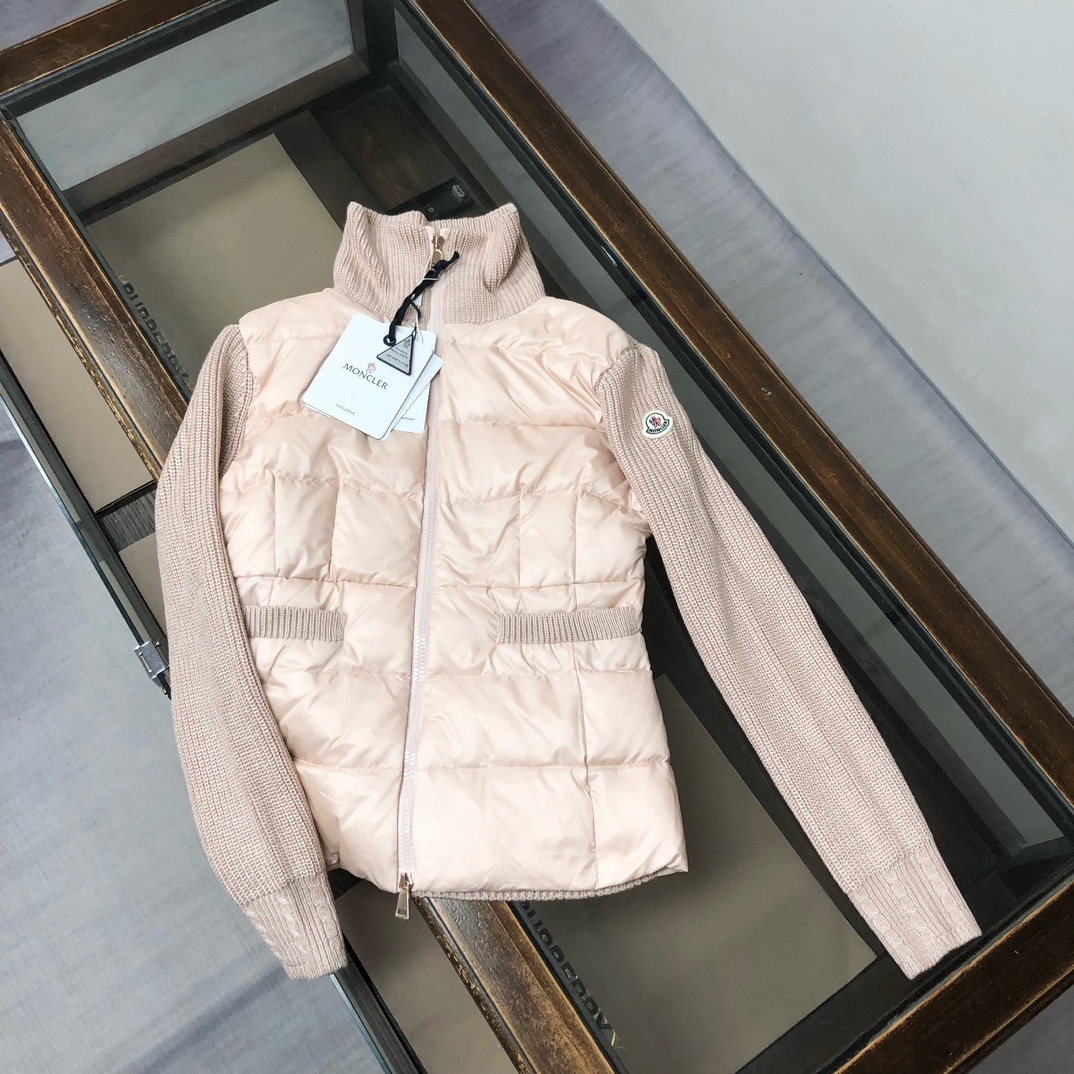 羽绒 ——————💜女款🆕🆕🆕MONCLER 蒙口 2025秋冬高端定制针织羽绒外套女装打造而成,触感极