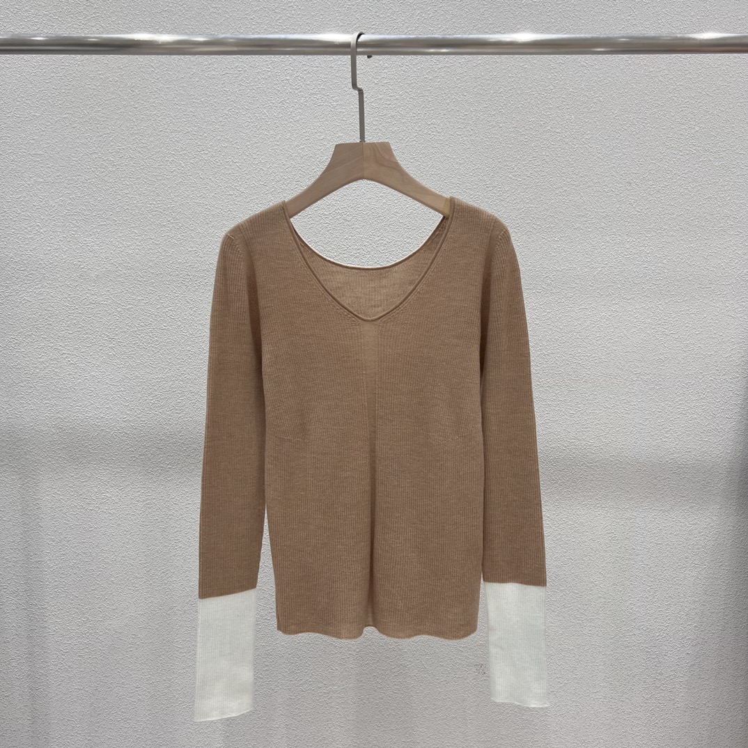 NO:463391,2025 autumn and winter new V-neck color-blocked seamless cardigan, ultra-fine Meinuo wool, comfortable to touch, gentle and warm, 18-needle seamless molding, single-wearing base temperament and versatile style, full of color-blocking cuff design, camel black SML,,alexander wang198609092025秋冬新款 V领拼色无缝羊毛衫 超细美丽诺羊毛 手感舒爽 轻柔保暖 18针无缝一体成型 单穿打底气质百搭款 拼色袖口设计感满满 驼色 黑色 SML,,alexander wang,Women's clothing