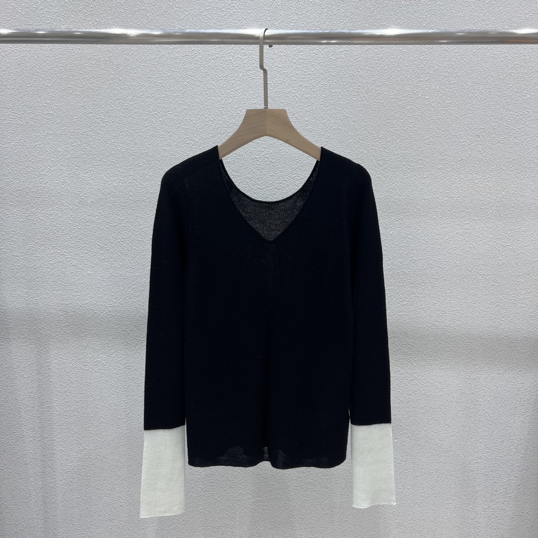 NO:463400,2025 autumn and winter new V-neck color-blocked seamless cardigan, ultra-fine Meinuo wool, comfortable to touch, gentle and warm, 18-needle seamless molding, single-wearing base temperament and versatile style, full color-blocking cuff design, camel black SML,,alexander wang198609092025秋冬新款 V领拼色无缝羊毛衫 超细美丽诺羊毛 手感舒爽 轻柔保暖 18针无缝一体成型 单穿打底气质百搭款 拼色袖口设计感满满 驼色 黑色 SML,,alexander wang,Women's clothing