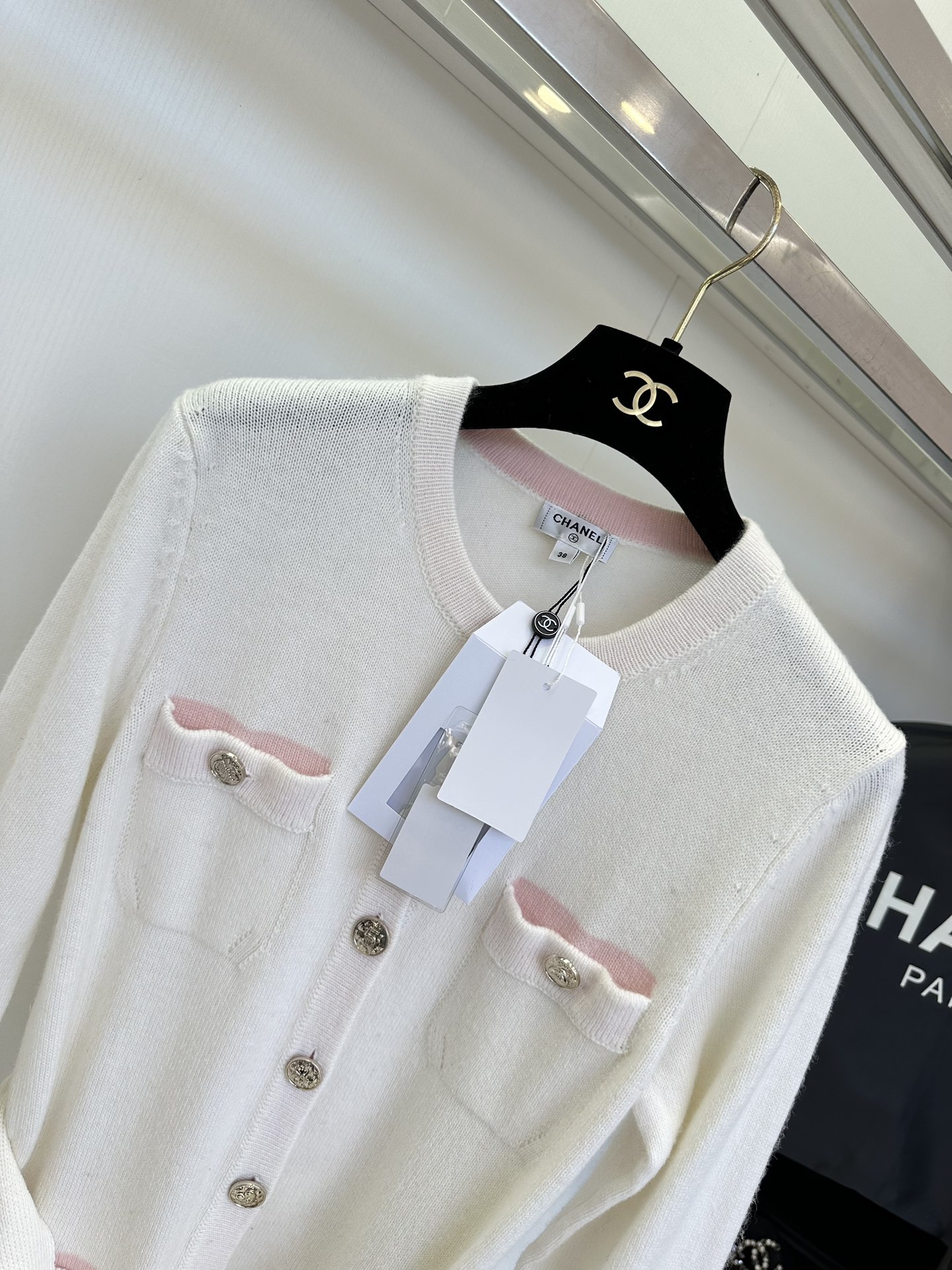 Elegant Chanel-Inspired Knit Cardigan with Four Pockets and Belt 6 i1754142993 6101 4