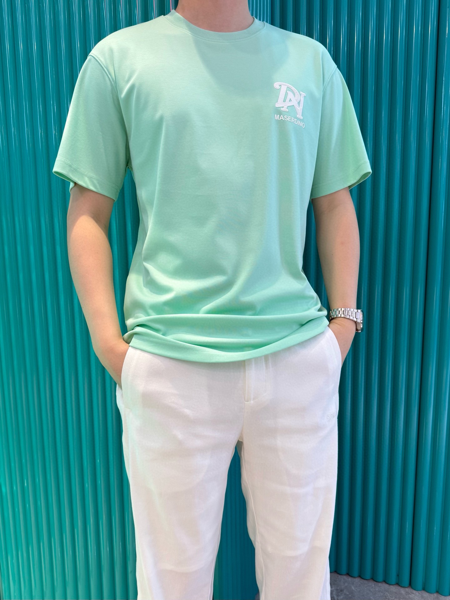 NO:486499,Dino luxury products - brand authentic 2025 latest round neck T-shirt shipment, hot-selling items in Europe and the United States!  Selected Italian imported brands to customize 100% European cotton!  The brand logo on the chest is matched with the latest design to highlight fashion!  Number of codes 48-56 (model 180/140 wears 50, with Hong Kong Lane Crawford gift box packaging), tees, t-shirt, alexander wang19860909Dino奢品-品牌正品2025最新圆领T恤出货 欧美热销单品！精选意大利进口品牌定制百分百欧货棉！胸口的品牌标志搭配最新的设计,彰显时尚 ！码数48-56（模特180/140穿50,配香港连卡佛礼盒包装）,,tees，t-shirt,alexander wang,Men's clothing