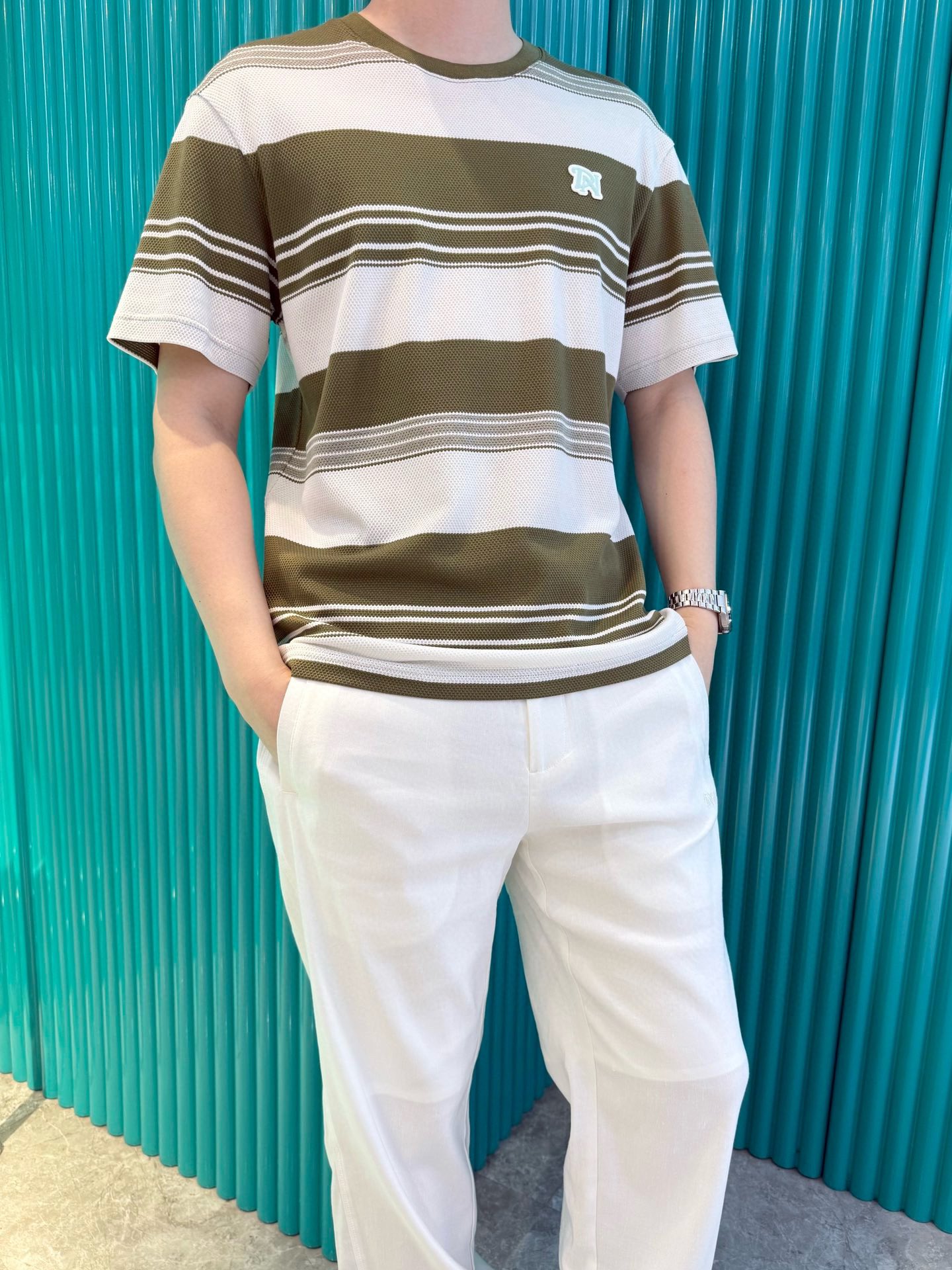 NO:486504,Dino luxury products - brand authentic 2025 latest T-shirt shipment, hot-selling items in Europe and the United States!  Selected Italian imported brand six-legged bead floor cotton fabric, color-blocked striped design and the latest design to highlight fashion!  Number of codes 48-56 (model 180/140 wears 50, with Hong Kong Lane Crawford gift box packaging), tees, t-shirt, alexander wang19860909Dino奢品-品牌正品2025最新T恤出货 欧美热销单品！精选意大利进口品牌六脚珠地棉面料,拼色的条纹设计搭配最新的设计,彰显时尚 ！码数48-56（模特180/140穿50,配香港连卡佛礼盒包装）,,tees，t-shirt,alexander wang,Men's clothing