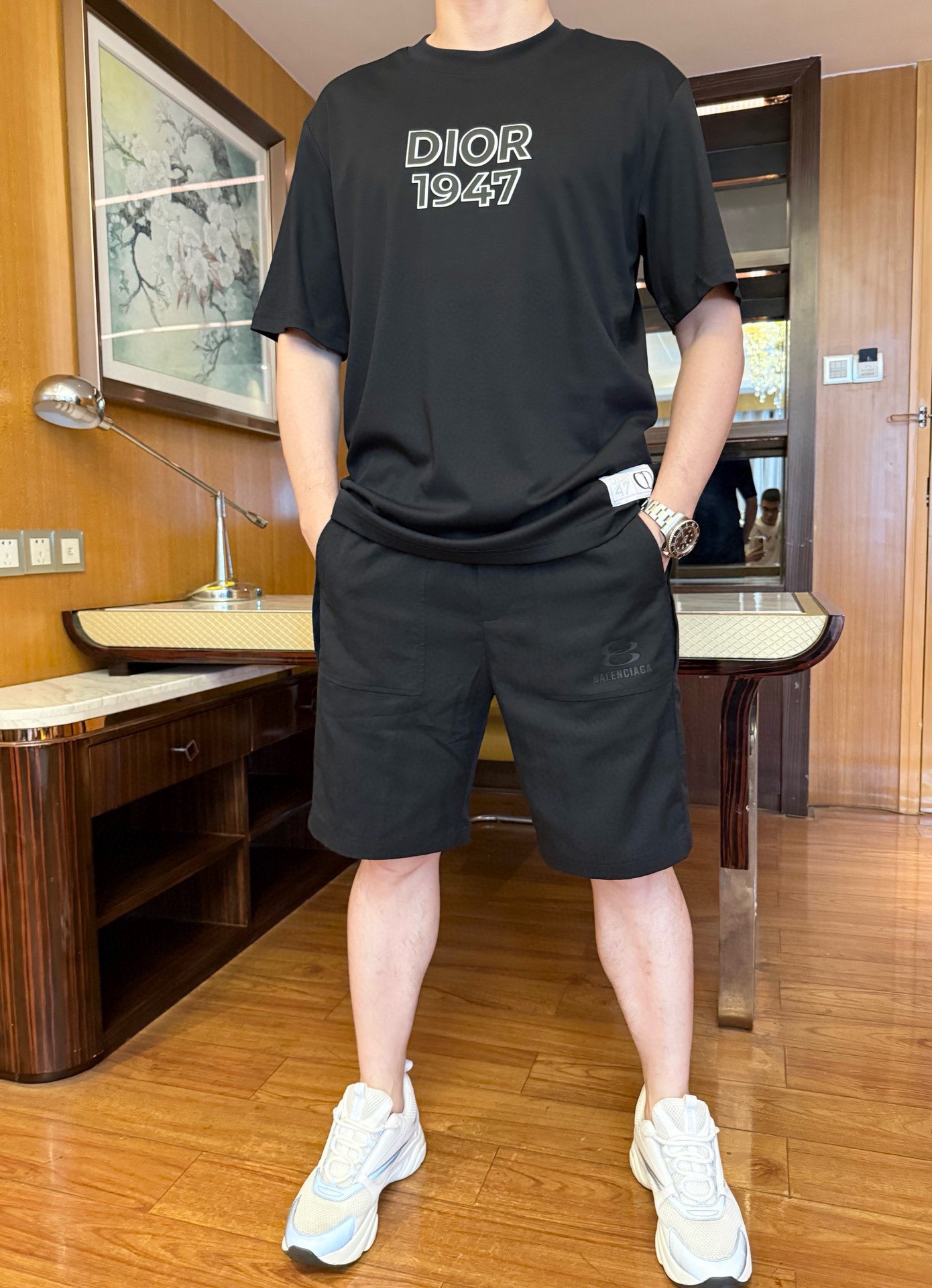 NO:486519,Balenciaga - the latest hot shorts in the 2025 counter are shipped, and the hot-selling items in European and American counters are available!  Selected Italian imported lyesel fabrics with simple and fashionable designs, exquisite brand logos on the sides to highlight fashion You cannot miss them. Size M-XXXL (model 173/130 wears M, with Hong Kong Lane Crawford gift box packaging), ,balenciaga, shorts, alexander wang19860909巴黎世家-2025专柜最新爆款短裤出货 欧美专柜热销单品！精选意大利进口莱赛尔面料搭配简约时尚的设计,侧边精致品牌标志彰显时尚 您不容错过.尺码M-XXXL（模特173/130穿M,配香港连卡佛礼盒包装）,,balenciaga,shorts,alexander wang,Men's clothing