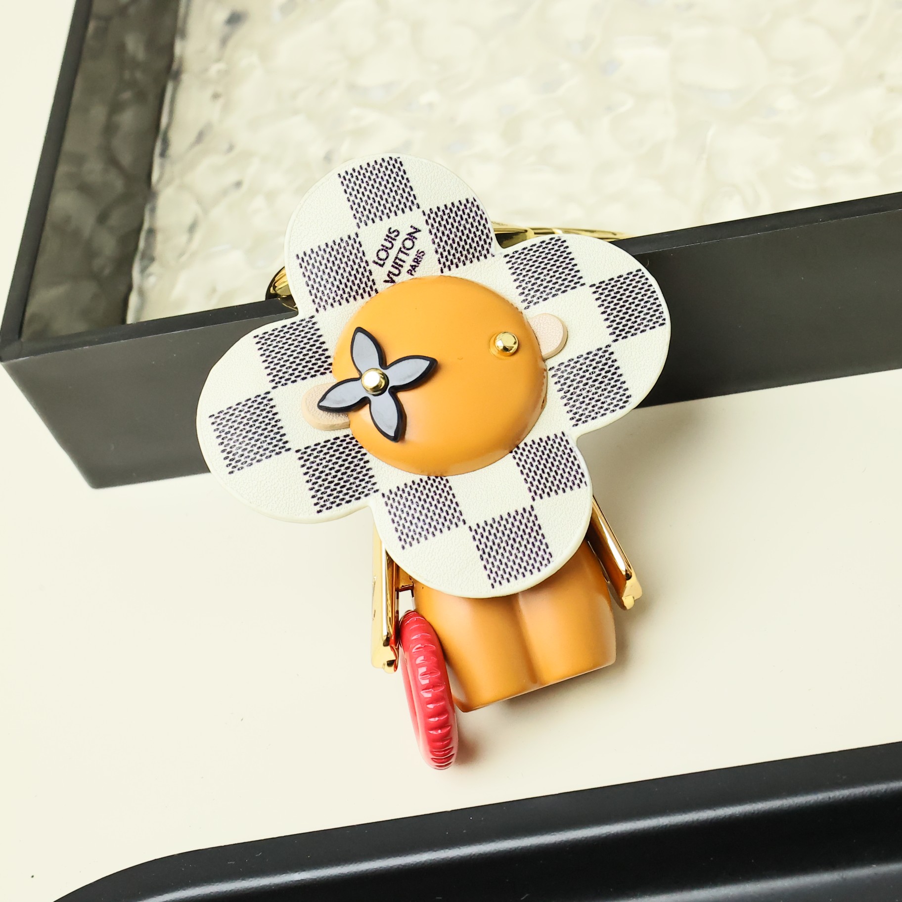 LV上新啦｜那些可可爱爱的小挂件！
Vivienne草间弥生～
Vivienne Keycharm! 🥰