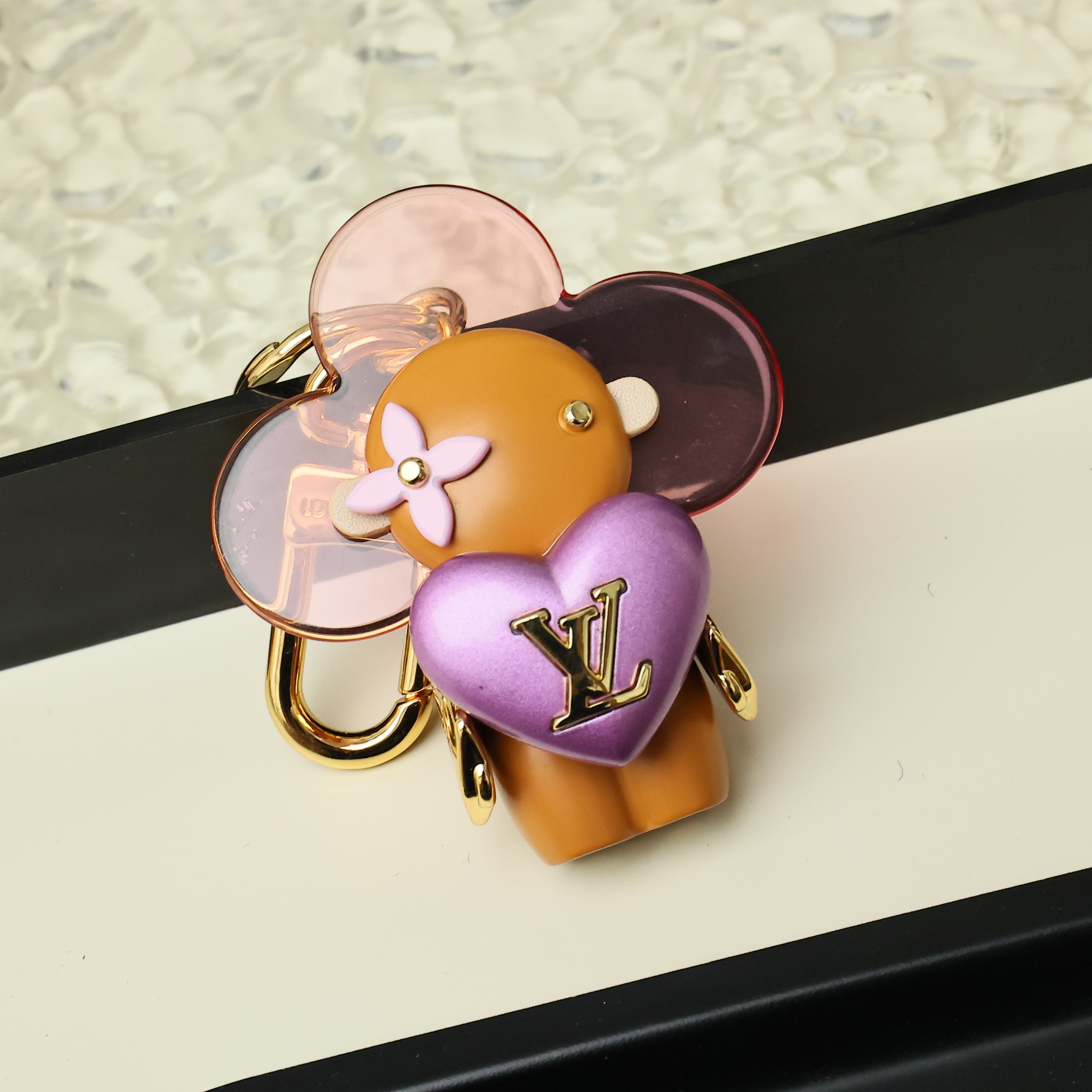 LV上新啦｜那些可可爱爱的小挂件！
Vivienne草间弥生～
Vivienne Keycharm! 🥰