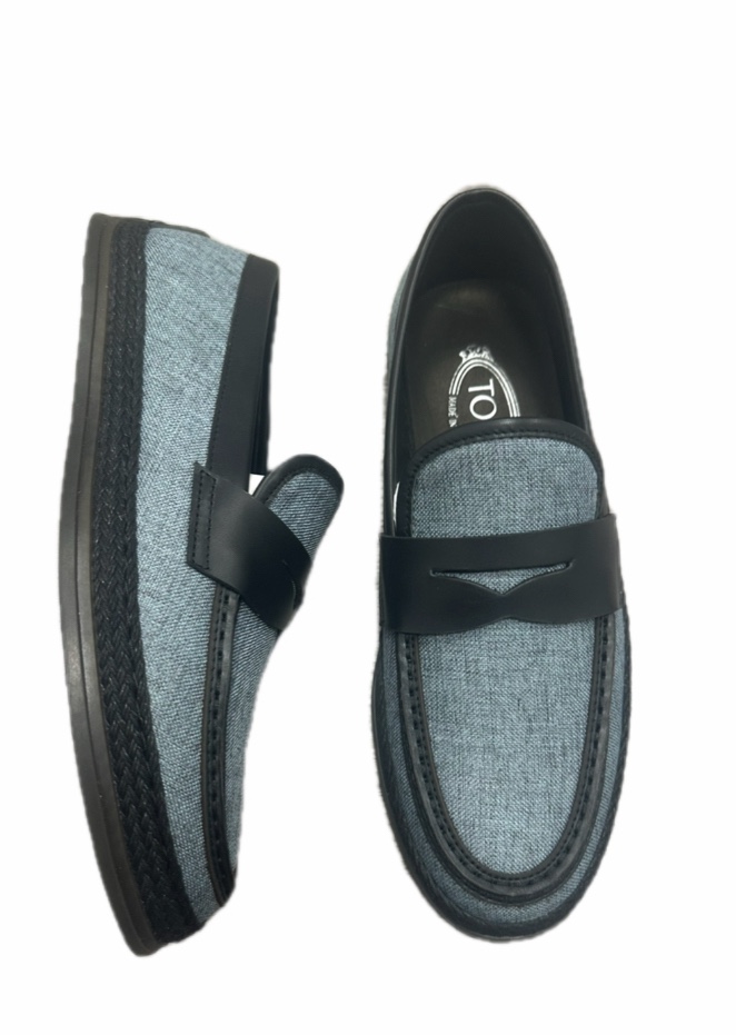 NO:345783,TODS Toddsborn loafers are made of delicate calfskin, with selected cowhide inner lining, embellished with brand logo, special craft woven graphics in the circumference strip, rubber bean sole and heel are also embellished with rubber beans, casual and versatile, and are evergreen styles in the shoe cabinet. Size 39-44 (38.45 customized),,Tod's,loafers,cowhide19860909TODS托德斯本款乐福鞋以细腻小牛皮制成,精选牛皮内里,点缀带品牌标识,围条特殊工艺编织图形,橡胶豆豆鞋底,后跟也点缀橡胶豆豆,休闲百搭,是鞋柜常青款. Size 39-44(38.45订做),,Tod's,loafers,cowhide,Men's shoes