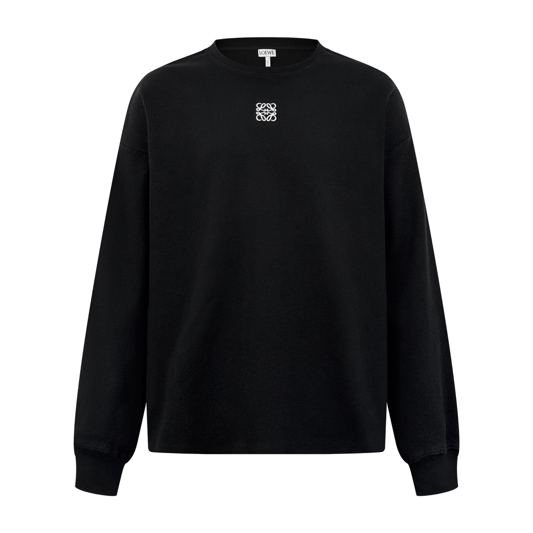 NO:488207,.Loewe Anagram Embroidery long sleeves Customized dense cotton ribbed cotton, flexible and delicate, comfortable skin, deep black as the base, calm and atmospheric, iconic Loewe Anagram embroidery marks embellish on the chest, condense the essence of the brand with a minimalist shape, neatly tailored to fit the body curves, without too much color stacking, simple style is like a clear spring, with a simple posture, interpreting advanced minimalist fashion philosophy Craft 1 adopts imported machine embroidery technology Use advanced computer control systems and precision mechanical components to realize Loewe Anagram embroidery operation High precision Fluid and delicate lines Craft 2: The fabric is washed, with better texture, not easy to deform, not easy to shrink, not easy to fade, maintain long-term beauty Auxiliary materials Customized 1:1 Loewe trademark Styling  Loose style Size S M L XL,,loewe,alexander wang19860909.Loewe Anagram 刺绣长袖 定制密织绵纹罗纹棉粹 柔韧细腻 舒适贴肤 以深邃黑色为底 沉稳大气 标志性Loewe Anagram刺绣印记点缀于胸前 以极简之形凝聚品牌精髓 利落剪裁贴合身体曲线 没有过多的色彩堆砌 简约风如同一股清泉 以简洁之姿 演绎出高级的极简时尚哲学 工艺1采用进口机刺绣工艺 使用先进的计算机控制系统和精密的机械部件 实现Loewe Anagram刺绣作业 精度高 线条流畅而细腻 工艺2: 面料都经过浇洗 手感质感更佳 不易变形 不易缩水 不易褪色 保持长久的美观 辅料 定制1:1 Loewe商标 版型 宽松版型 尺码 S M L XL,,loewe,alexander wang,Men's clothing