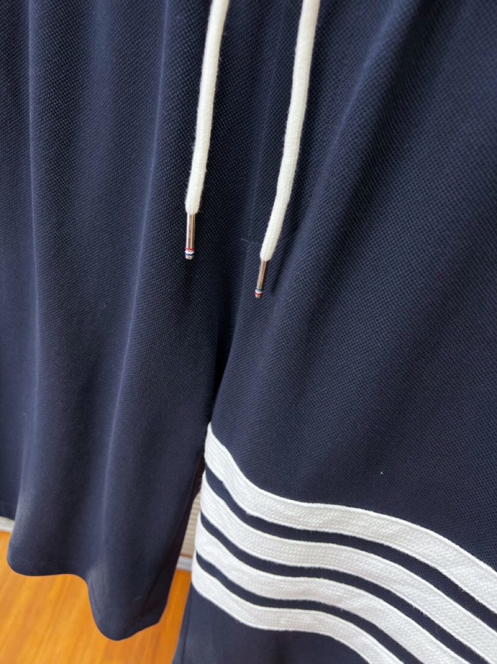 THOM BROWNE TB2025 Summer Update: Fashionable Shorts with Embroidered Matchers, Imported Fabrics, High Comfort. - 图片 5