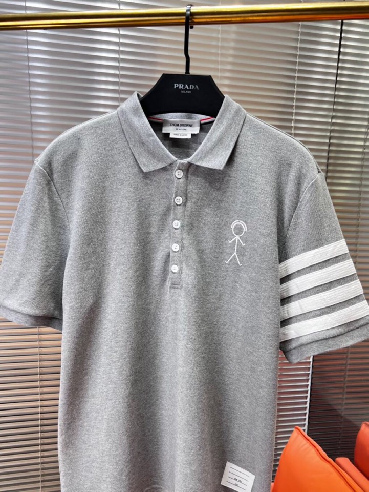 THOM BROWNE TB2025 Summer Update: Four-barped T-shirts, High-Stage Fashion, Comfortable, Imported Quality - 图片 3