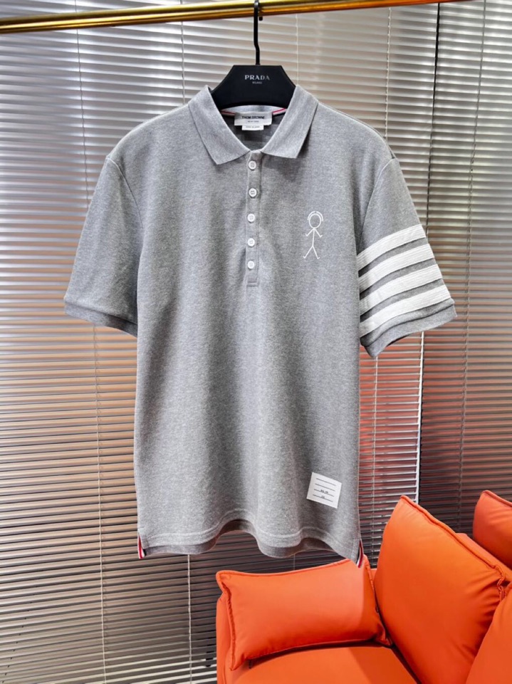 THOM BROWNE TB2025 Summer Update: Four-barped T-shirts, High-Stage Fashion, Comfortable, Imported Quality