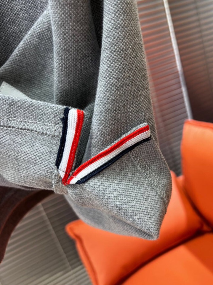 THOM BROWNE TB2025 Summer Update: Four-barped T-shirts, High-Stage Fashion, Comfortable, Imported Quality - 图片 8