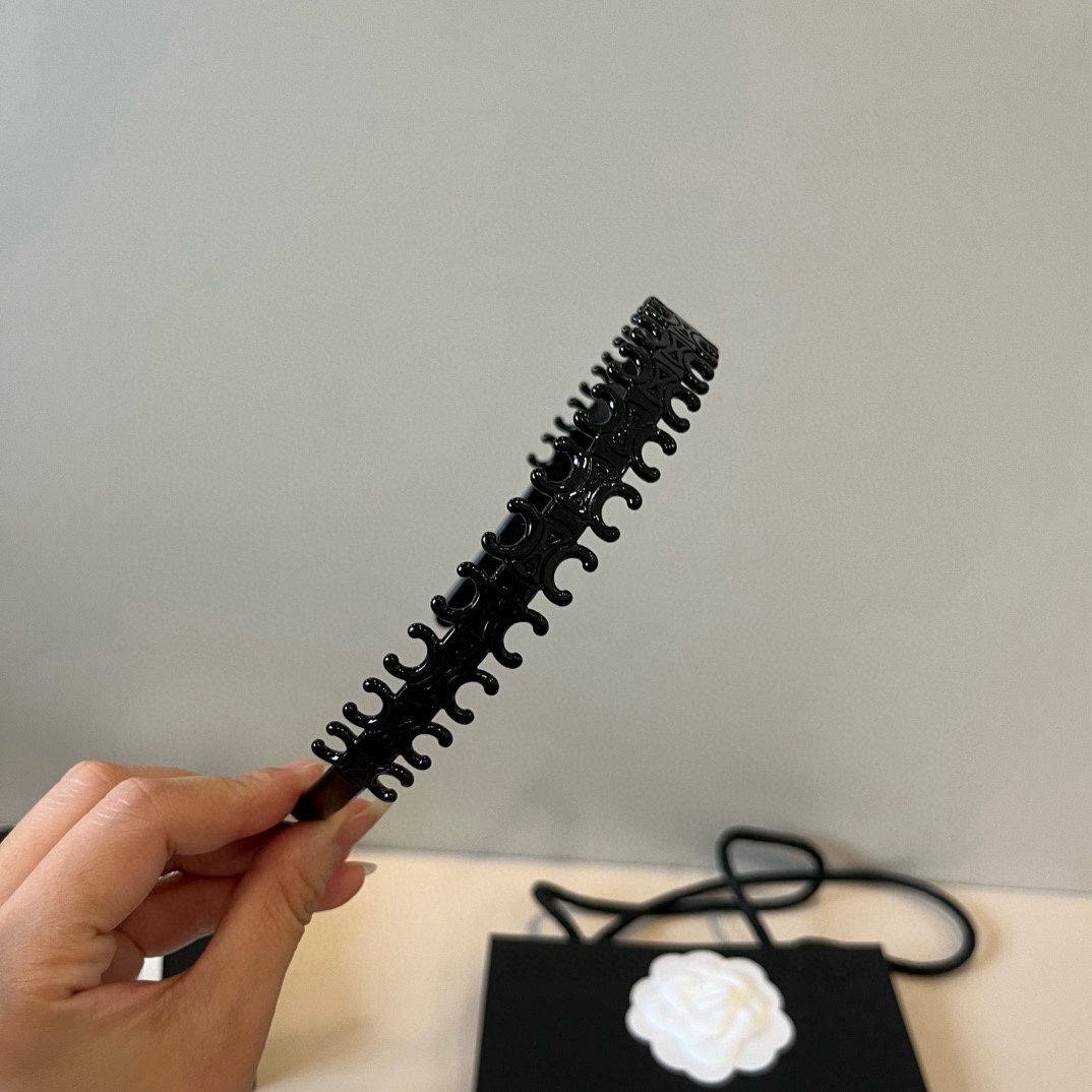 🆕

Celine赛琳新款发箍
