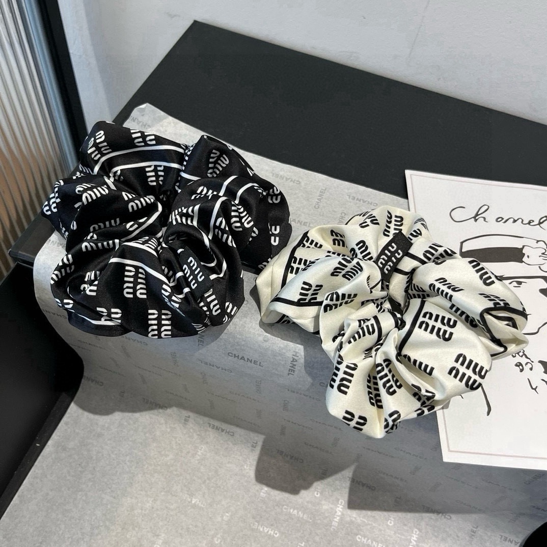🆕

miumiu缪缪新款发圈