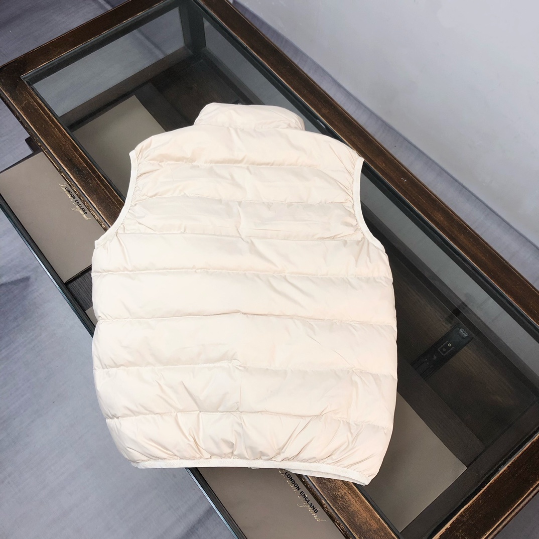 羽绒 Mon*cler 蒙口 2025最新羽绒背心 马甲❤️ 专柜同步上新!利落帅气的立领设计,行走的小