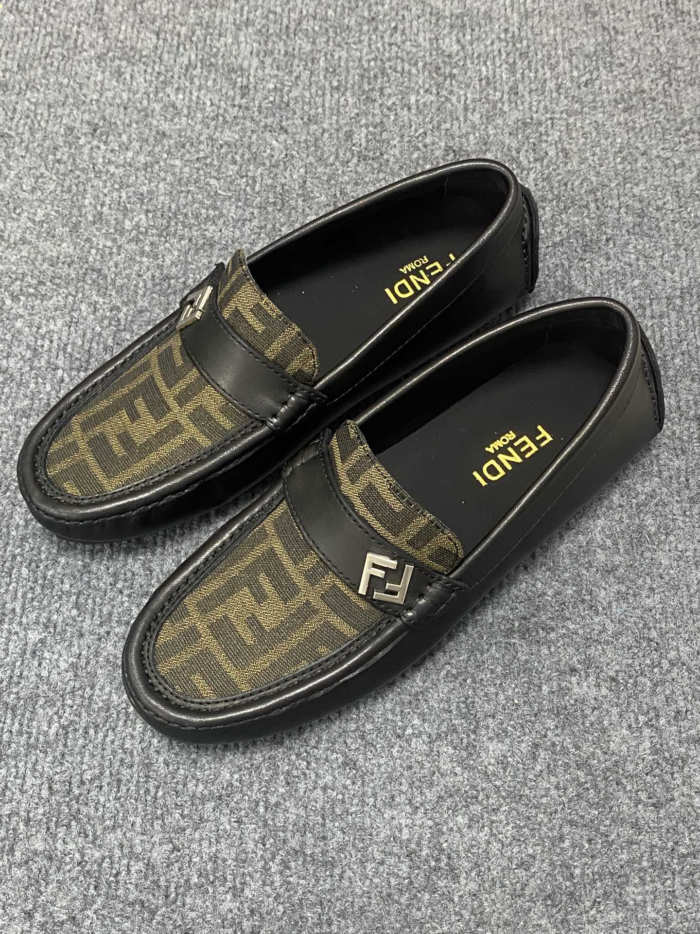 NO:345973,【FENDI New Milan men's fashion lazy catwalk fashion fashion casual bean shoes imported calfskin fabric super smooth texture sweat-absorbing and breathable, (cowhide inner lining). Shoe body metal LOGO Medusa avatar irregular avatar high-quality craftsmanship logo French Love foot design style low-key and generous, excellent footing effect is excellent. Men's shoes size 38-46 (customized for 4.11.12), fendi, fendi, loafers, cowhide19860909【FENDI 芬迪 新米兰男时装懒人走秀款时尚休闲豆豆鞋 进口小牛皮面料 超滑质感 吸汗透气 ,（牛皮内里）.鞋身金属LOGO美杜莎头像不规则头像高级工艺标志法国乐福套脚设计风格 低调大方 上脚效果超赞..男鞋码数38-46（4.11.12订做）,,fendi,fendi,loafers,cowhide,Men's shoes