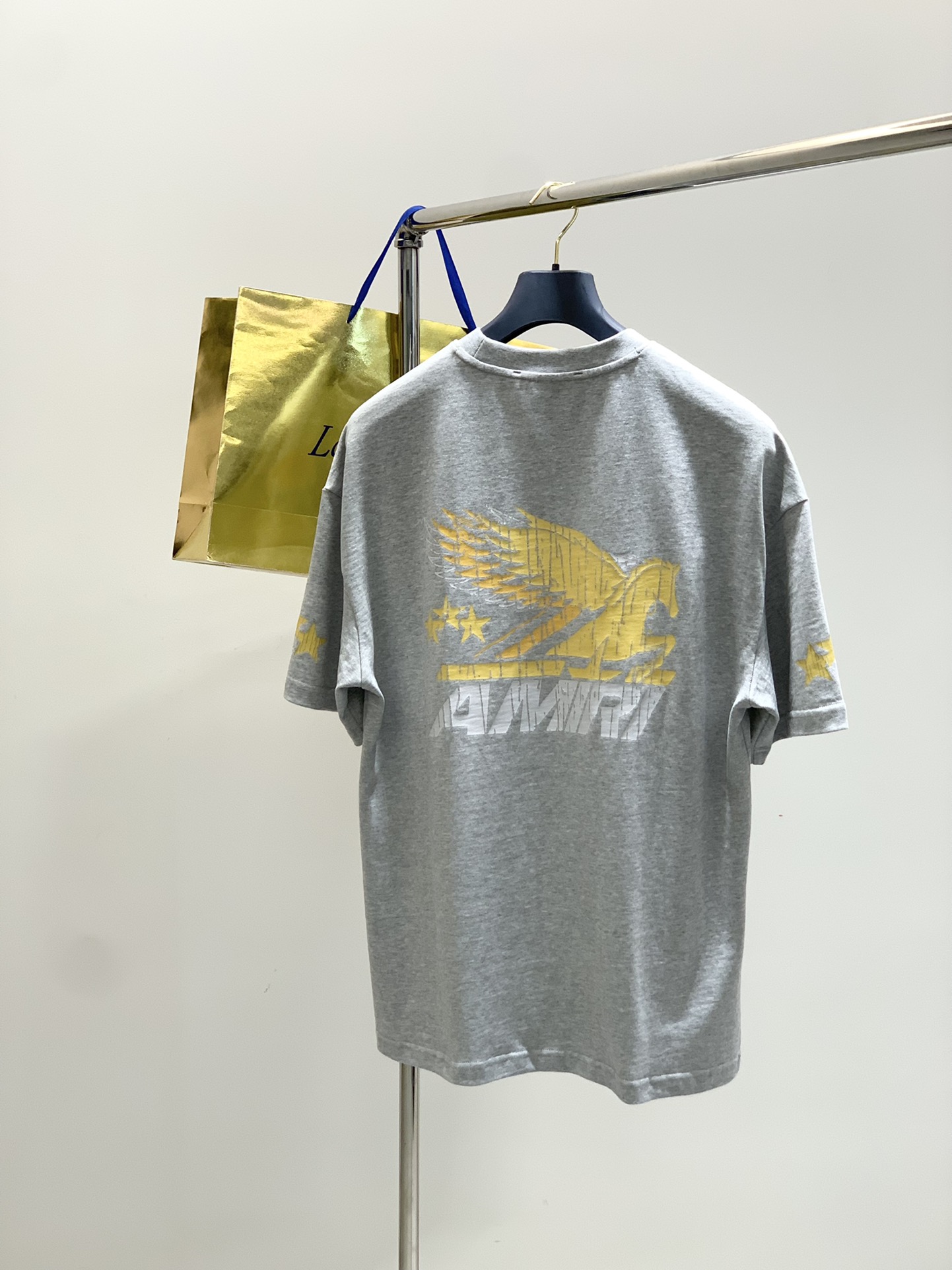 Title: P816 Amir Amiri Summer 2025 Collection Summary Summary: High-quality one-size-fits-all T-shirt suits with original fabric, top-grade printing, and cosmopolitan design for summer - 图片 2