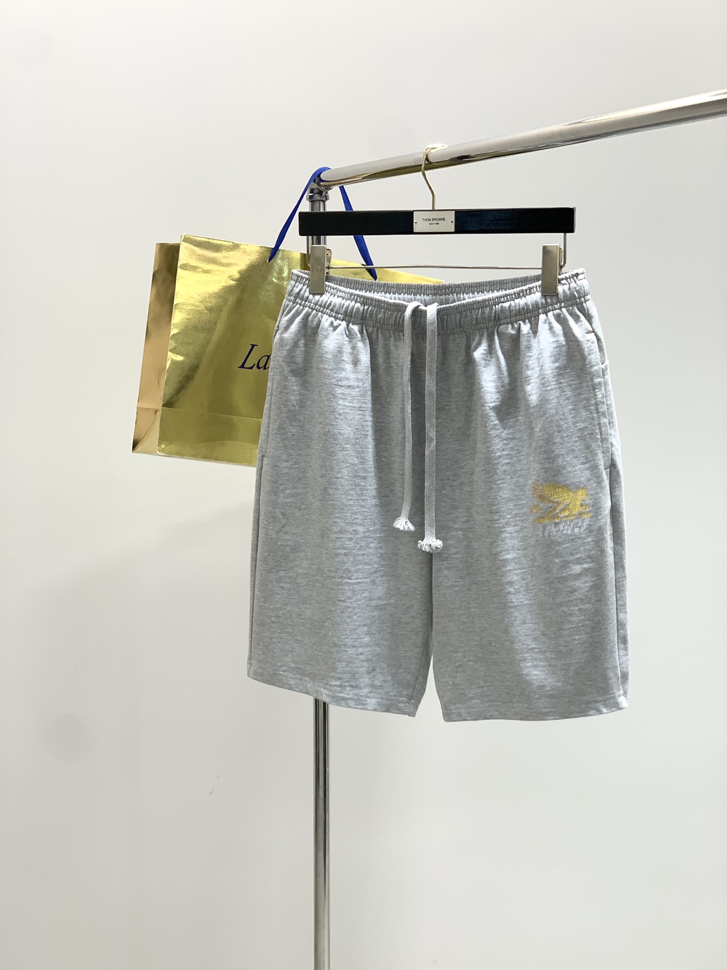 “Premium P816 T-Shirt Suit: Summer 2025 Collection with High-Quality Fabric and Stylish Design” - 图片 1