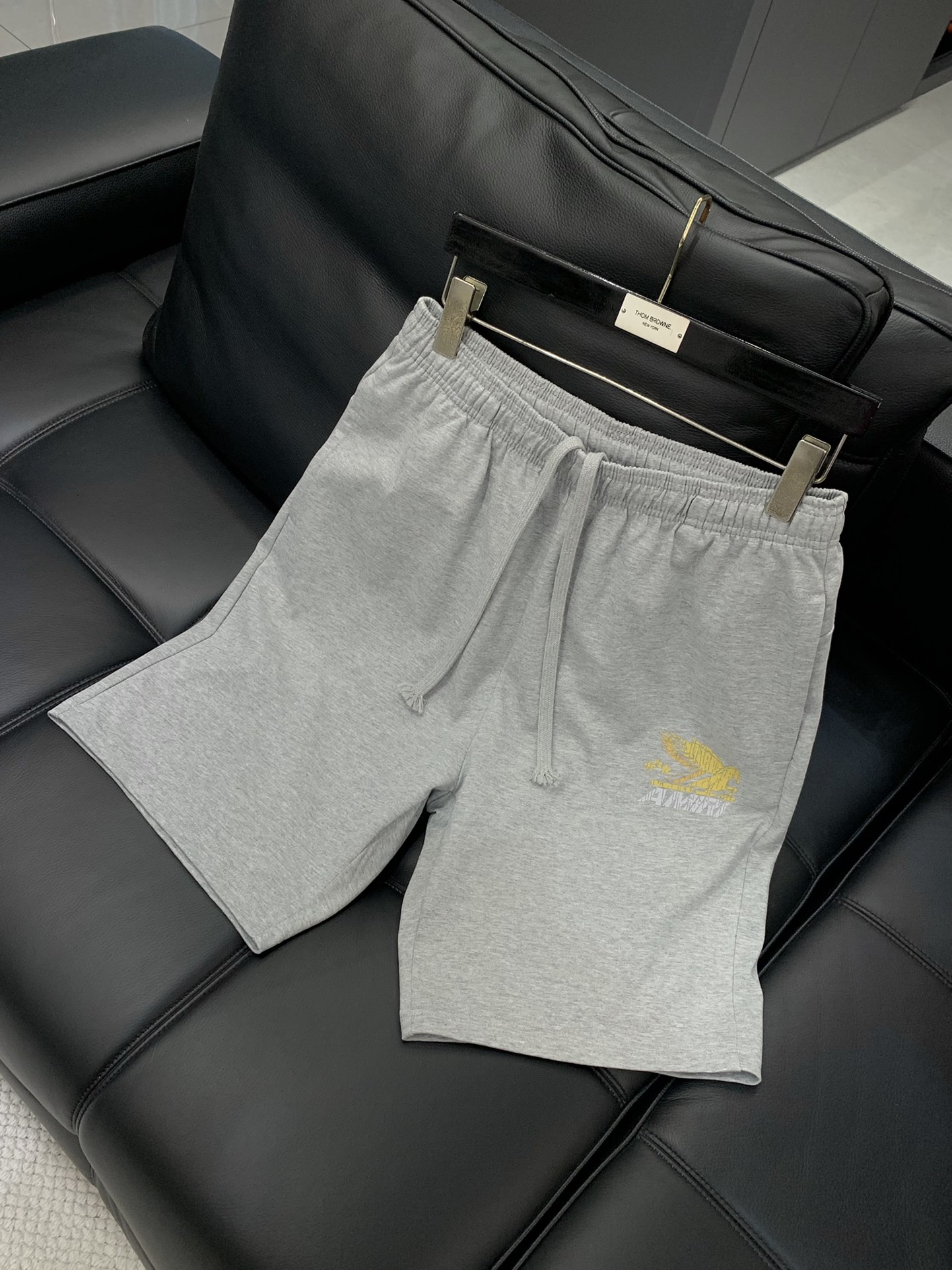 “Premium P816 T-Shirt Suit: Summer 2025 Collection with High-Quality Fabric and Stylish Design” - 图片 3