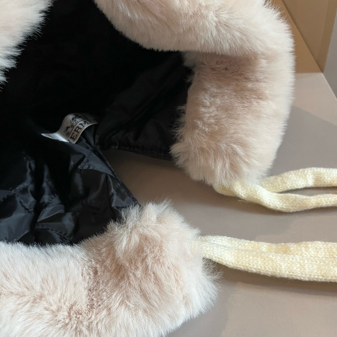 🆕

爱马仕护耳帽，菱格空气棉护耳帽