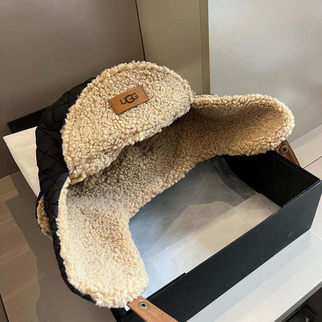 🆕
Ugg新款菱格护耳帽，雷锋帽