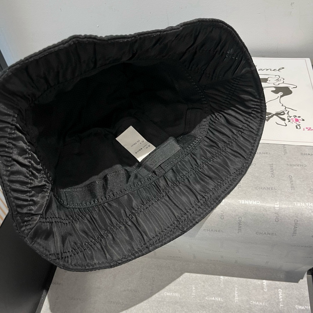🆕

PRADA普拉达新款褶皱渔夫帽，休闲桶帽，头围57cm