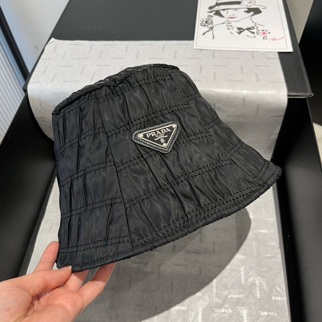 🆕

PRADA普拉达新款褶皱渔夫帽，休闲桶帽，头围57cm