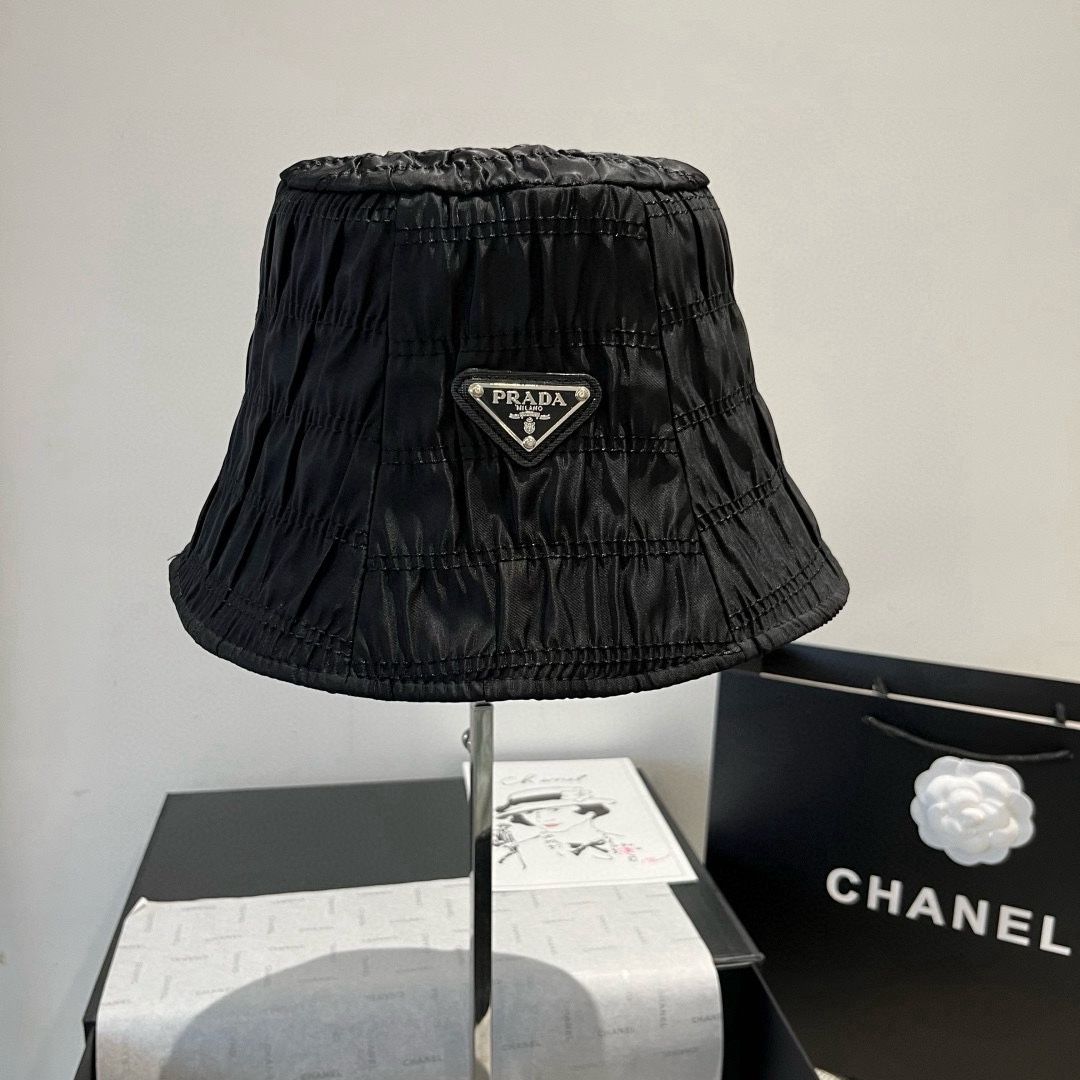 🆕

PRADA普拉达新款褶皱渔夫帽，休闲桶帽，头围57cm