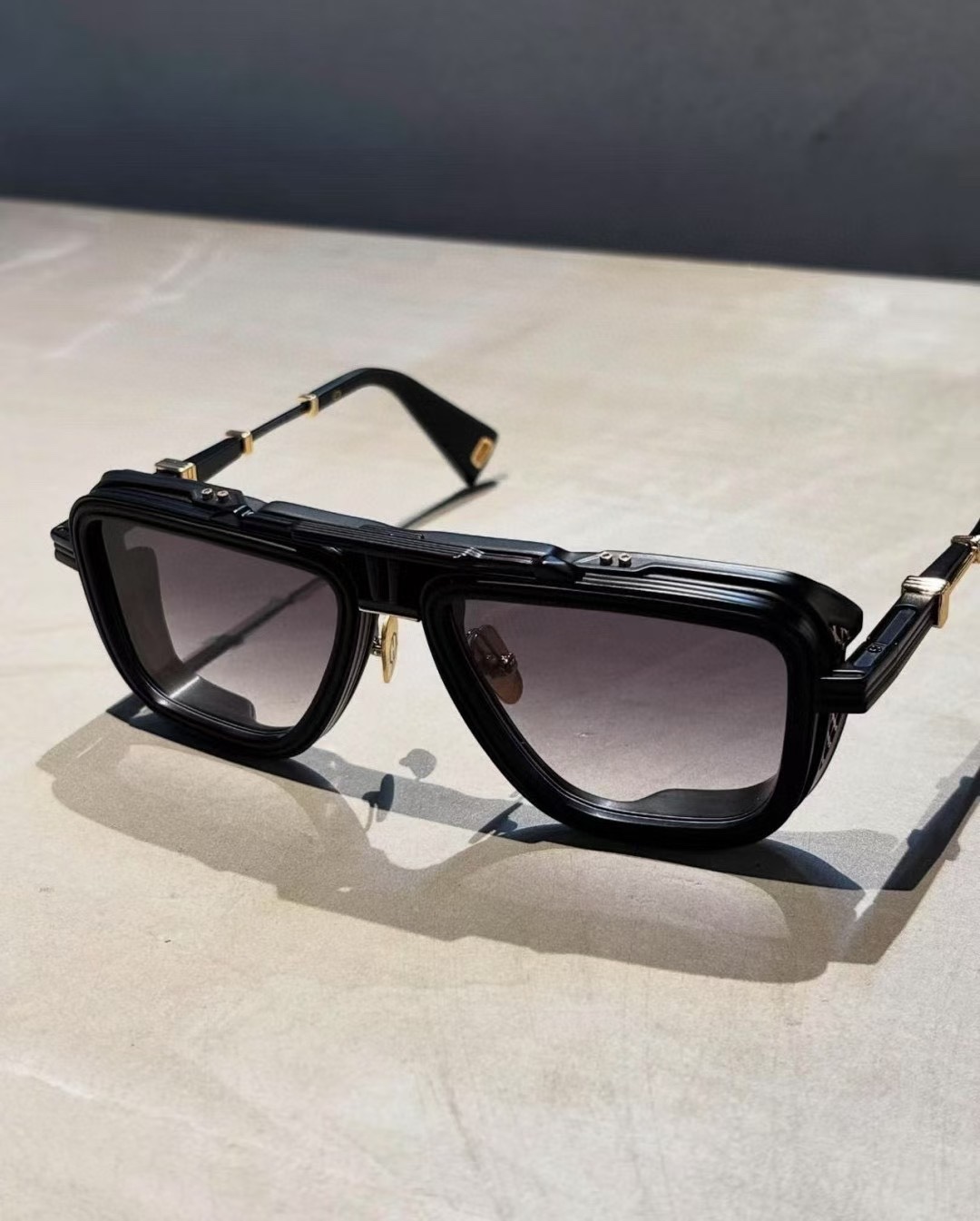 NO:370397,T-HENRI official website synchronization ~ Details benchmark original TOP QUALITY - Original casting - Dual-color electroplating - Full of details MODEL:GTO SIZE: 53□23- Box glasses sunglasses, sunglasses, glasses19860909T-HENRI官网同步～细节对标原版 TOP QUALITY -原版铸件 -双色电镀 -细节满满 MODEL:GTO SIZE: 53□23- 配盒眼镜墨镜太阳镜,眼镜,glasses
