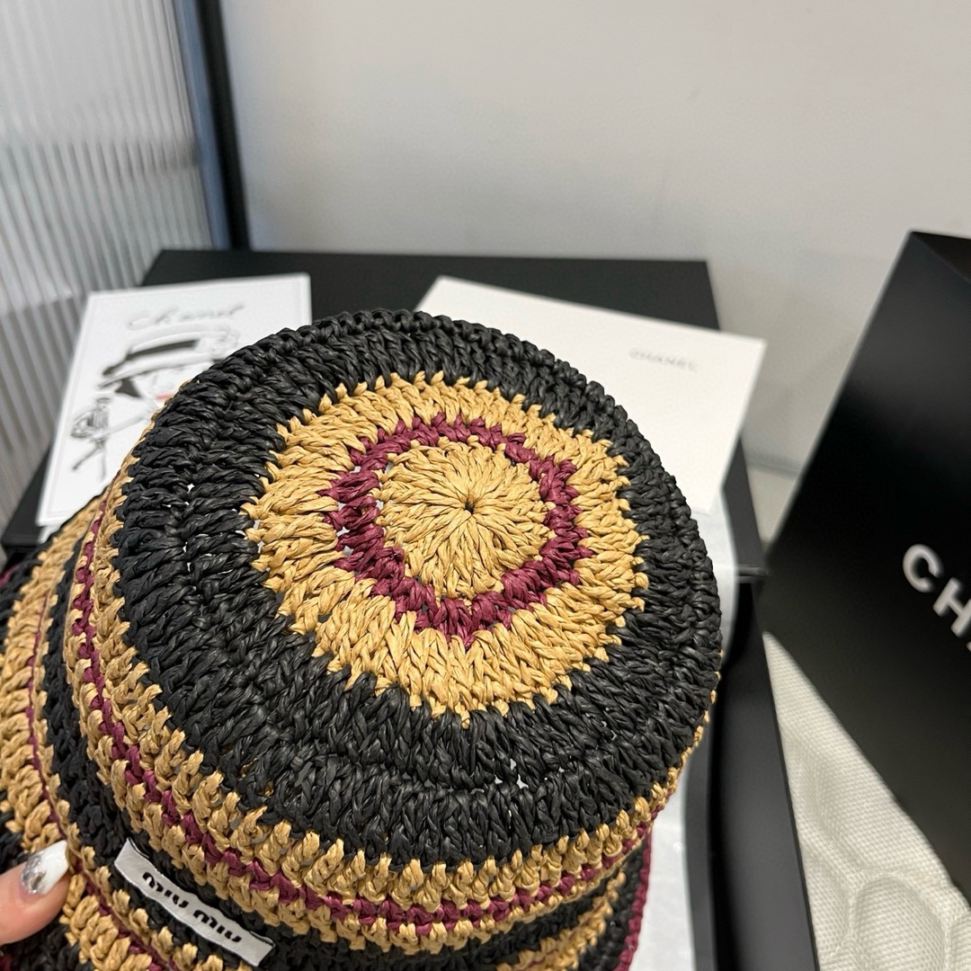 🆕

🖤miumiu纸草钩针草盆帽
🆕拼色条纹 可折叠 防晒遮阳百搭 
👌 头围55～58cm
👒卡其色