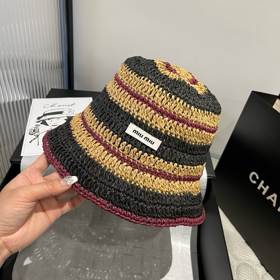 🆕

🖤miumiu纸草钩针草盆帽
🆕拼色条纹 可折叠 防晒遮阳百搭 
👌 头围55～58cm
👒卡其色