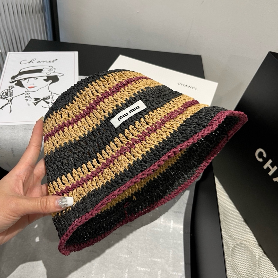 🆕

🖤miumiu纸草钩针草盆帽
🆕拼色条纹 可折叠 防晒遮阳百搭 
👌 头围55～58cm
👒卡其色