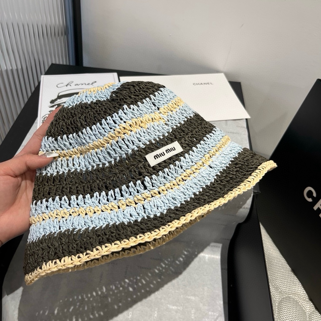 🆕

🖤miumiu纸草钩针草盆帽
🆕拼色条纹 可折叠 防晒遮阳百搭 
👌 头围55～58cm
👒卡其色