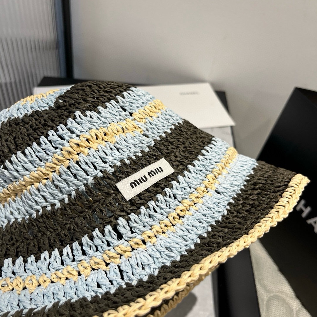 🆕

🖤miumiu纸草钩针草盆帽
🆕拼色条纹 可折叠 防晒遮阳百搭 
👌 头围55～58cm
👒卡其色