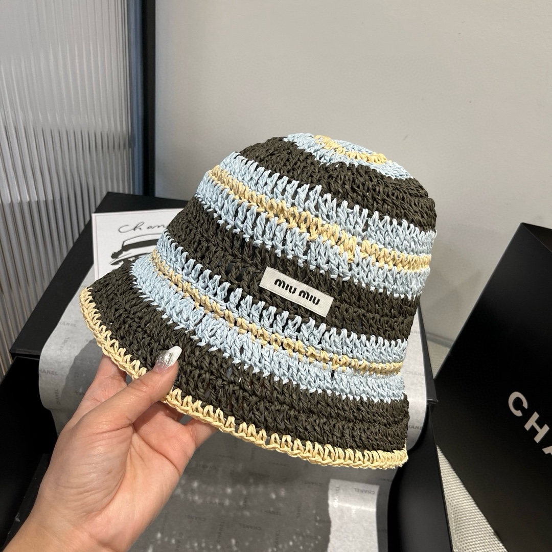 🆕

🖤miumiu纸草钩针草盆帽
🆕拼色条纹 可折叠 防晒遮阳百搭 
👌 头围55～58cm
👒卡其色