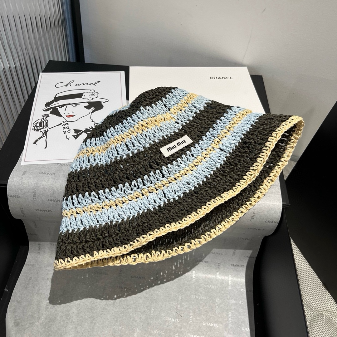 🆕

🖤miumiu纸草钩针草盆帽
🆕拼色条纹 可折叠 防晒遮阳百搭 
👌 头围55～58cm
👒卡其色