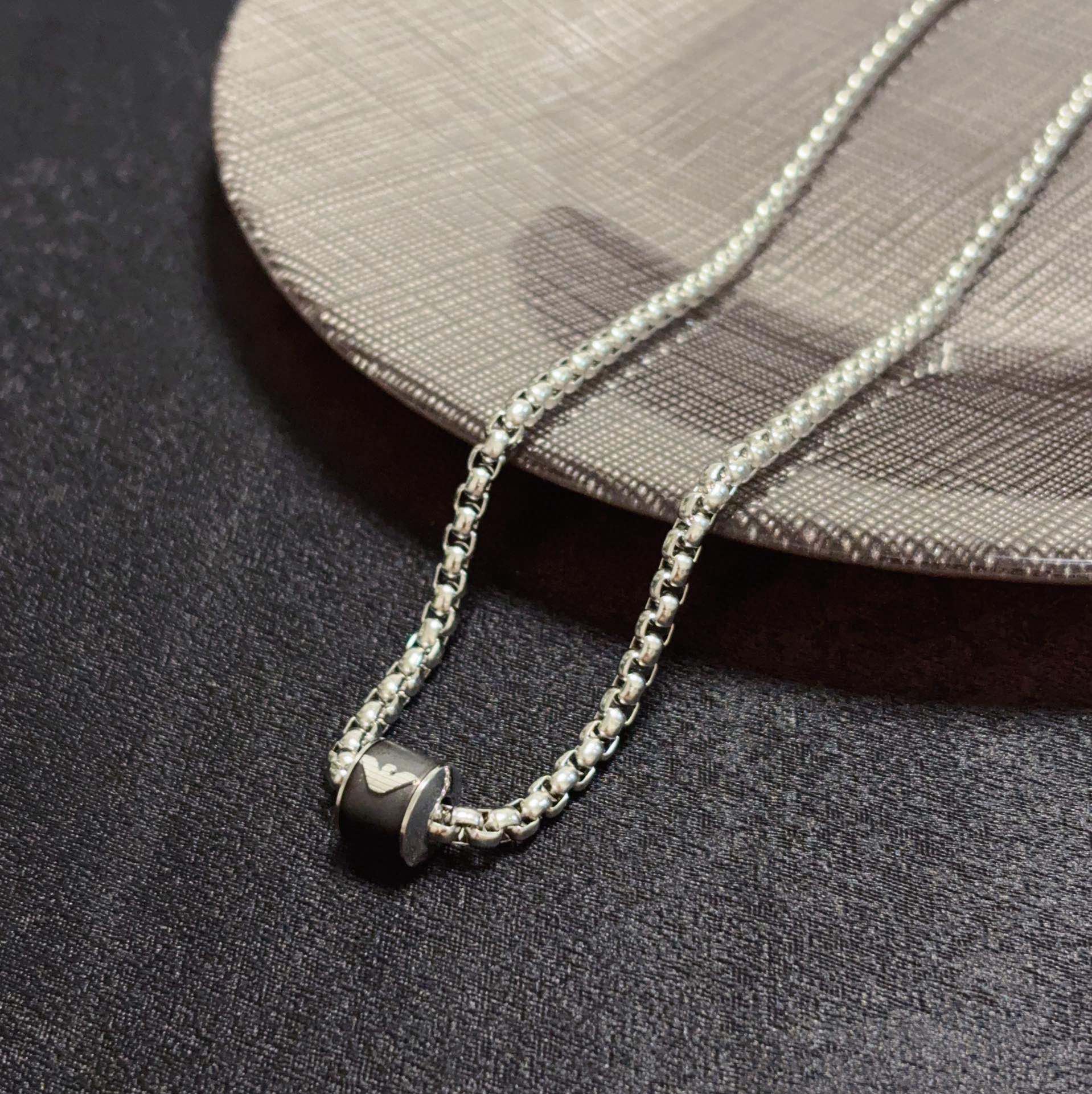 Sophisticated Black Necklaces by Amani Armani: Aesthetic and Fashionable Black-Tweet-Trained Designs - 图片 7
