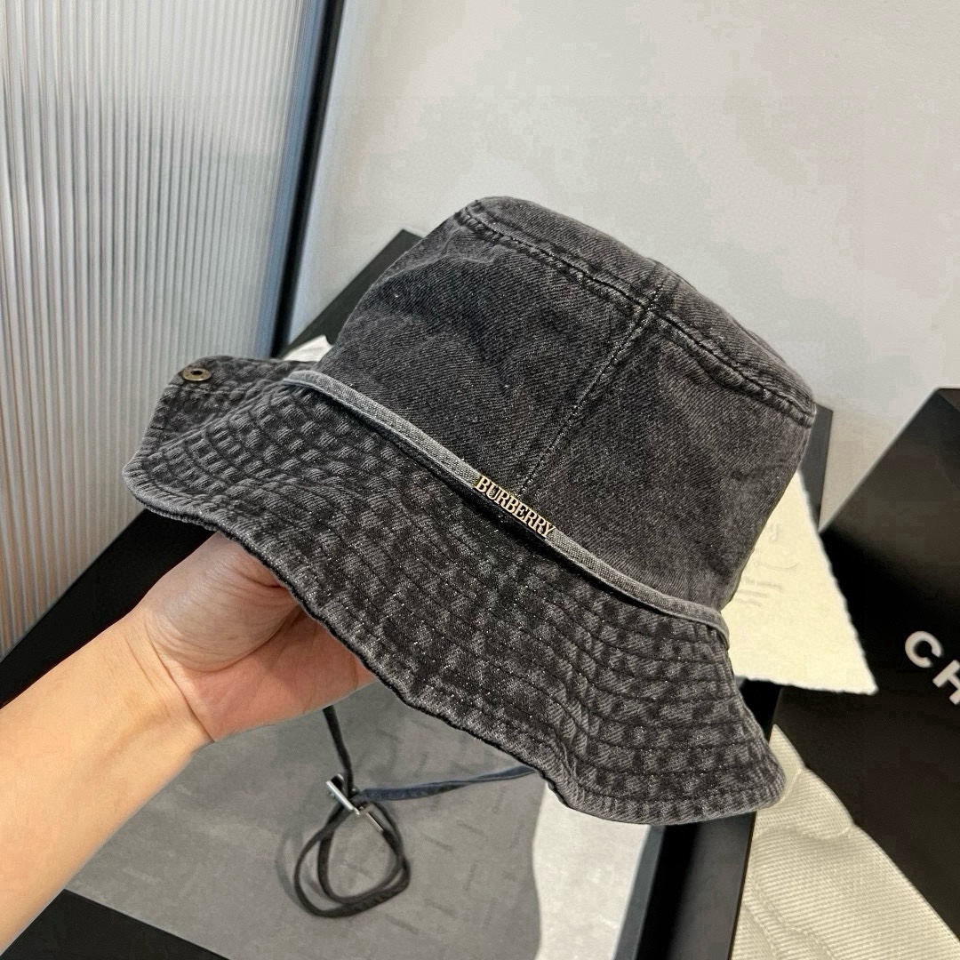 🆕

burberry巴宝莉新款牛仔渔夫帽，头围57cm