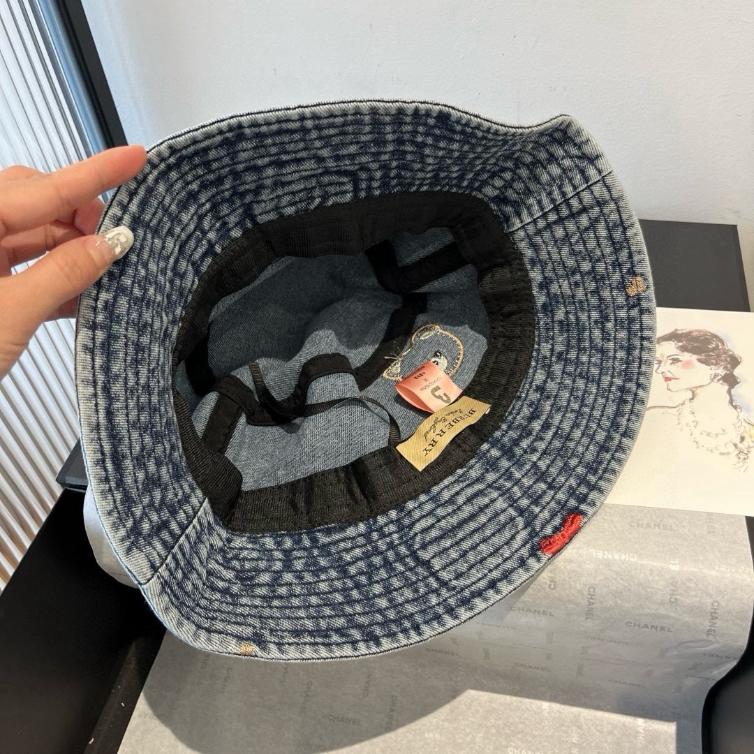 🆕

burberry巴宝莉新款牛仔渔夫帽，头围57cm