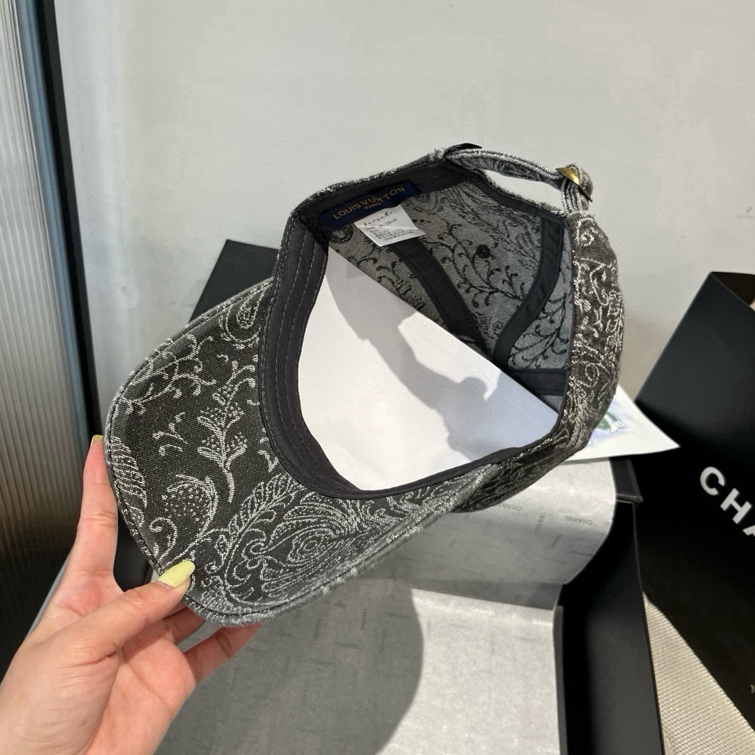 🆕

Lv新款鸭舌帽，头围57cm