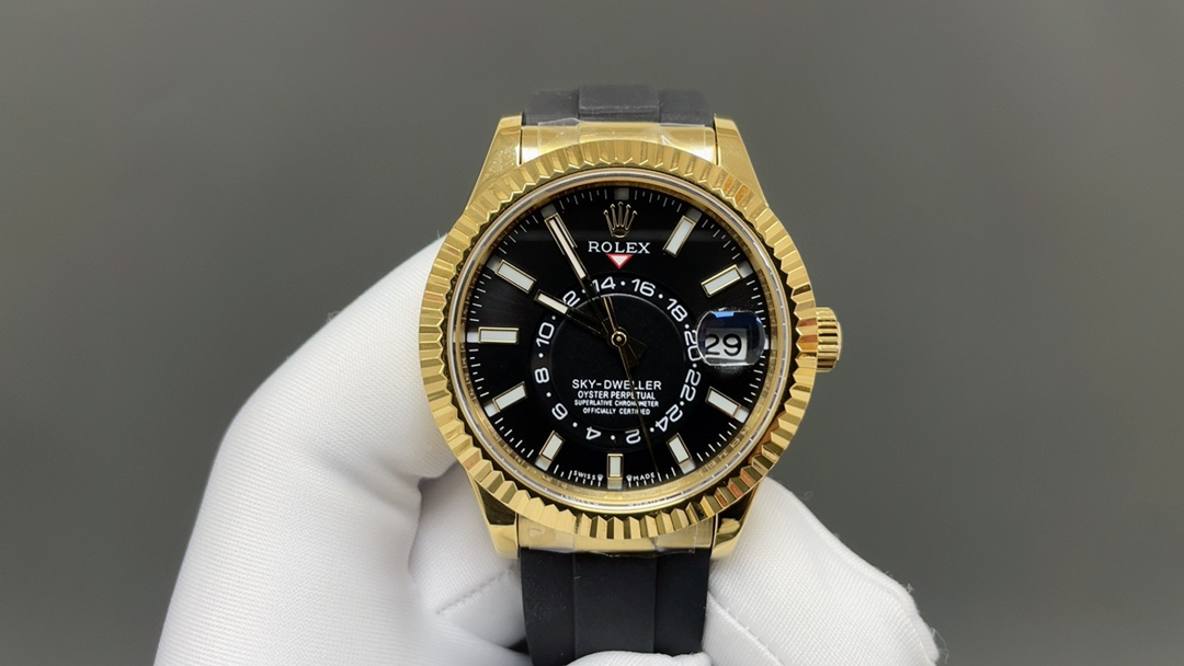 NO:385126,FH factory cost-effective counterweight Tianxingzhe arrives. 'Win every minute and every second' 1FH factory uses 904L stainless steel clad internal counterweight, and refuses to use thickened bottom cover and full tungsten steel case!  FH promises that it will not lose skin or color and can be covered with gold!  Only one on the market!  Weight is 155g, infinitely close to the original. The watch diameter is 42MM in original gold size and 13.8MM in thickness!  The bottom of the case is stamped with four precious metal marks on the original version!  2. It is equipped with original alternative dial, pointer, and high-transparent sapphire glass mirror at all costs!  The bezel adopts a triangular pit pattern dog tooth ring, and the rotating outer ring can be adjusted to month function!  The dial and hands are made of Swiss imported luminous filler powder, and the pair of Ice Blue luminous color is long-lasting!  Paired with a rubber strap containing memory steel sheet, 904L stainless steel creates an integrated buckle, and the original strap size can be fine-tuned in the internal synchronous!  3 Equipped with the latest version of the fully automatic mechanical 9002 movement, with powerful functions such as date display, month display, annual calendar display, and GMT dual time zone display!  FH factory Skyway Navigator - the ultimate choice for time controllers, let each time zone become your home court!  Welcome to taste, gold19860909FH factory 性价比配重天行者到货 『纵横寰宇,分秒皆赢』 1FH factory采用904L精钢包壳内部配重,拒绝使用底盖加厚加重、全钨钢材质表壳！FH承诺不掉皮不掉色可包金！市面独一家！重量155g,无限接近原装.表径对版原装黄金尺寸42MM,厚度13.8MM！表壳底部均压印对版原装四个贵金属印记！ 2不计成本搭配原装代用表盘、指针、高透蓝宝石玻璃镜面！表圈采用三角坑纹狗牙圈,旋转外圈可调转月份功能！表盘、指针均采用瑞士进口夜光填充粉,对版冰宝蓝夜光颜色,持久光亮！搭配内含记忆钢片橡胶表带,904L精钢打造一体表扣,内部同步原装可微调表带尺寸！ 3搭载最新版全自动机械9002机芯,功能强大日期显示、月份显示、年历显示、GMT双时区显示！ FH factory天行纵航者——时间掌控者终极之选,让每个时区都成为你的主场！欢迎品鉴,,gold,Watch