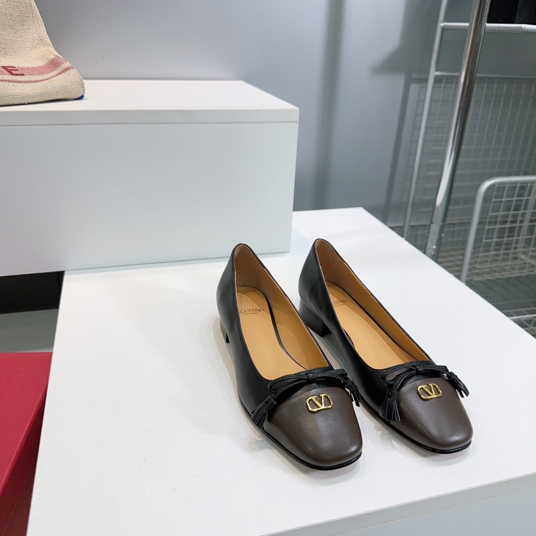 Valentino Fall 2025 Shoes: High-Quality, Innovative, Classic Designs - 图片 6