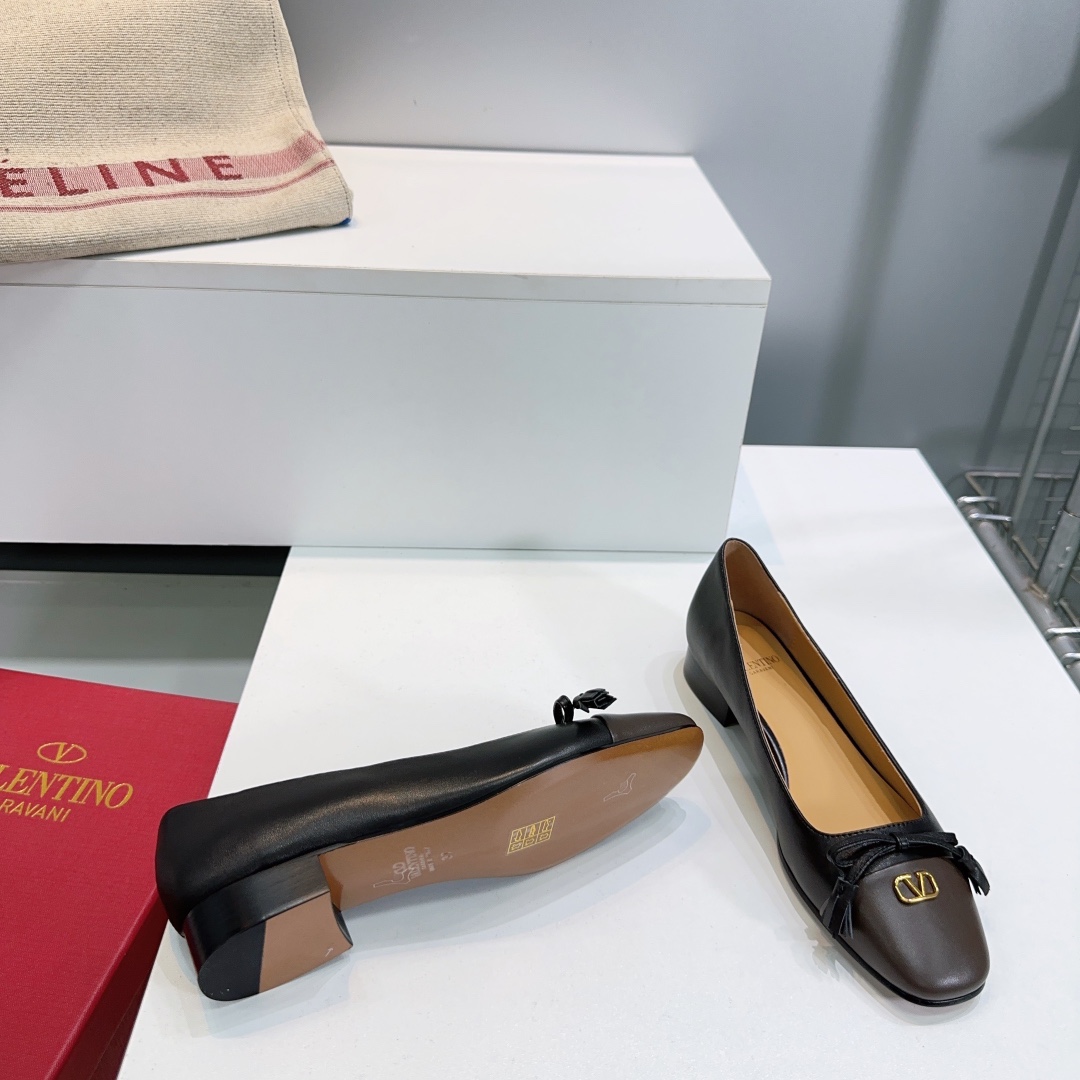 Valentino Fall 2025 Shoes: High-Quality, Innovative, Classic Designs - 图片 7