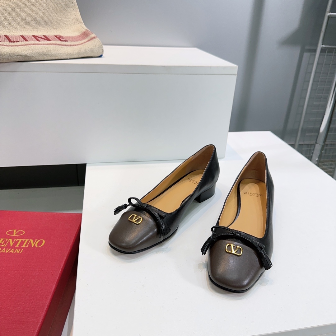 Valentino Fall 2025 Shoes: High-Quality, Innovative, Classic Designs - 图片 9