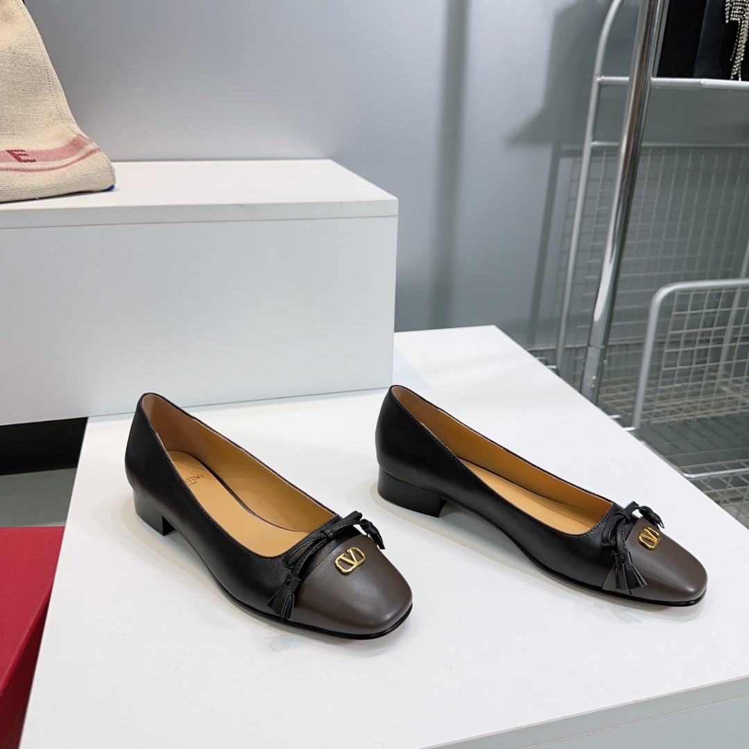 Valentino Fall 2025 Shoes: High-Quality, Innovative, Classic Designs - 图片 4